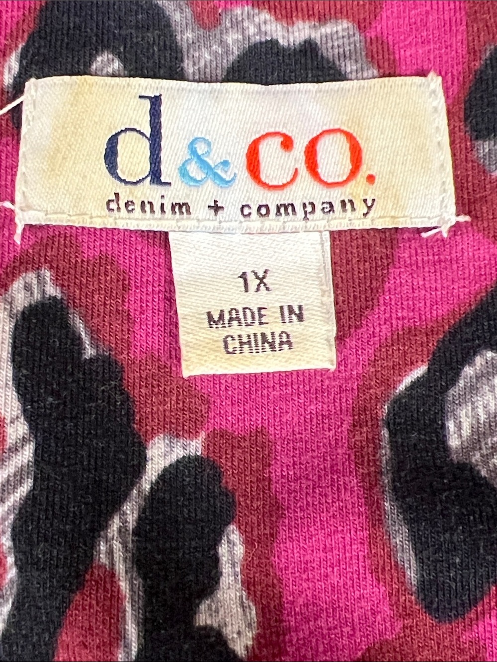 Denim&Co 1X- scoop neck tunic top with shark bite hemline. Fuchsia leopard print - Picture 9 of 10